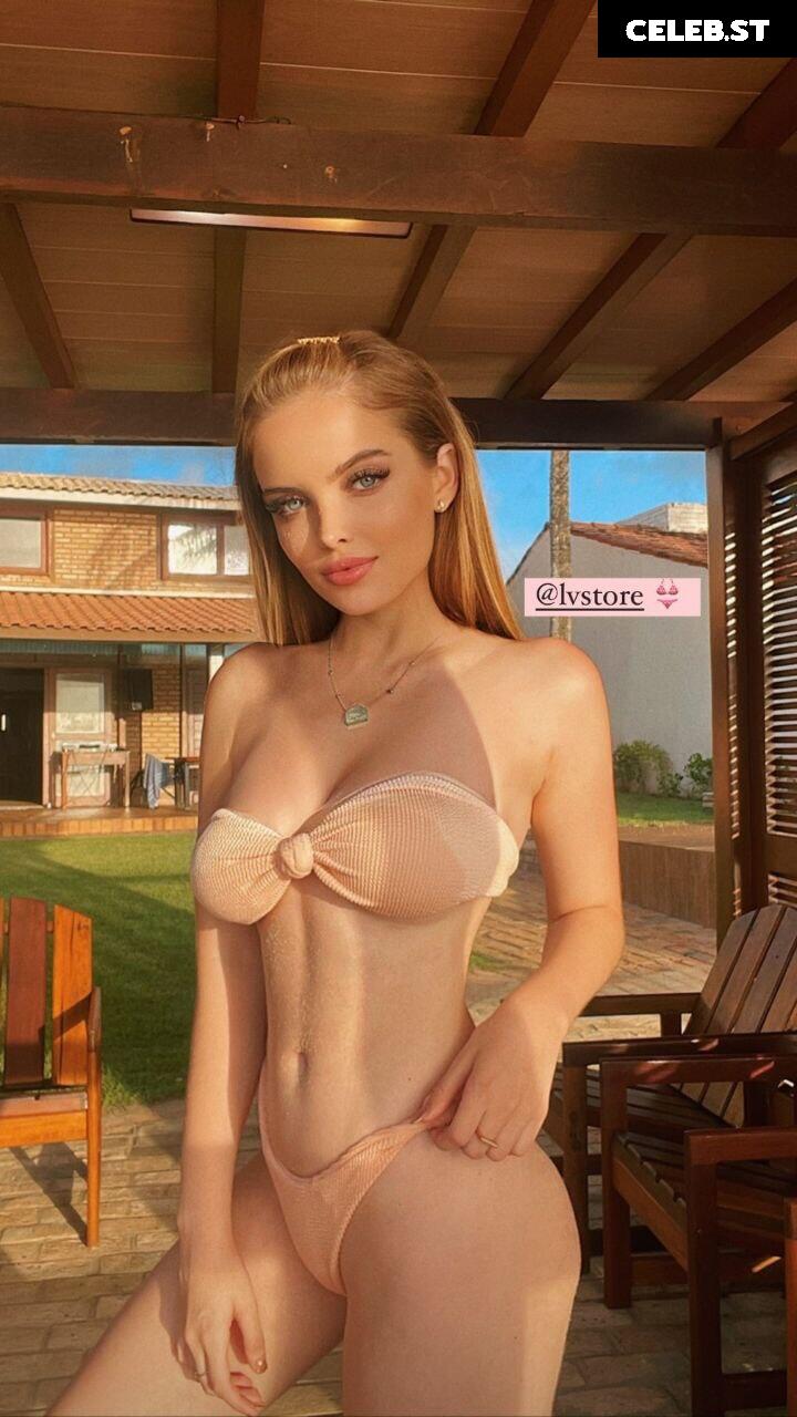Giovanna Chaves Image 23077159