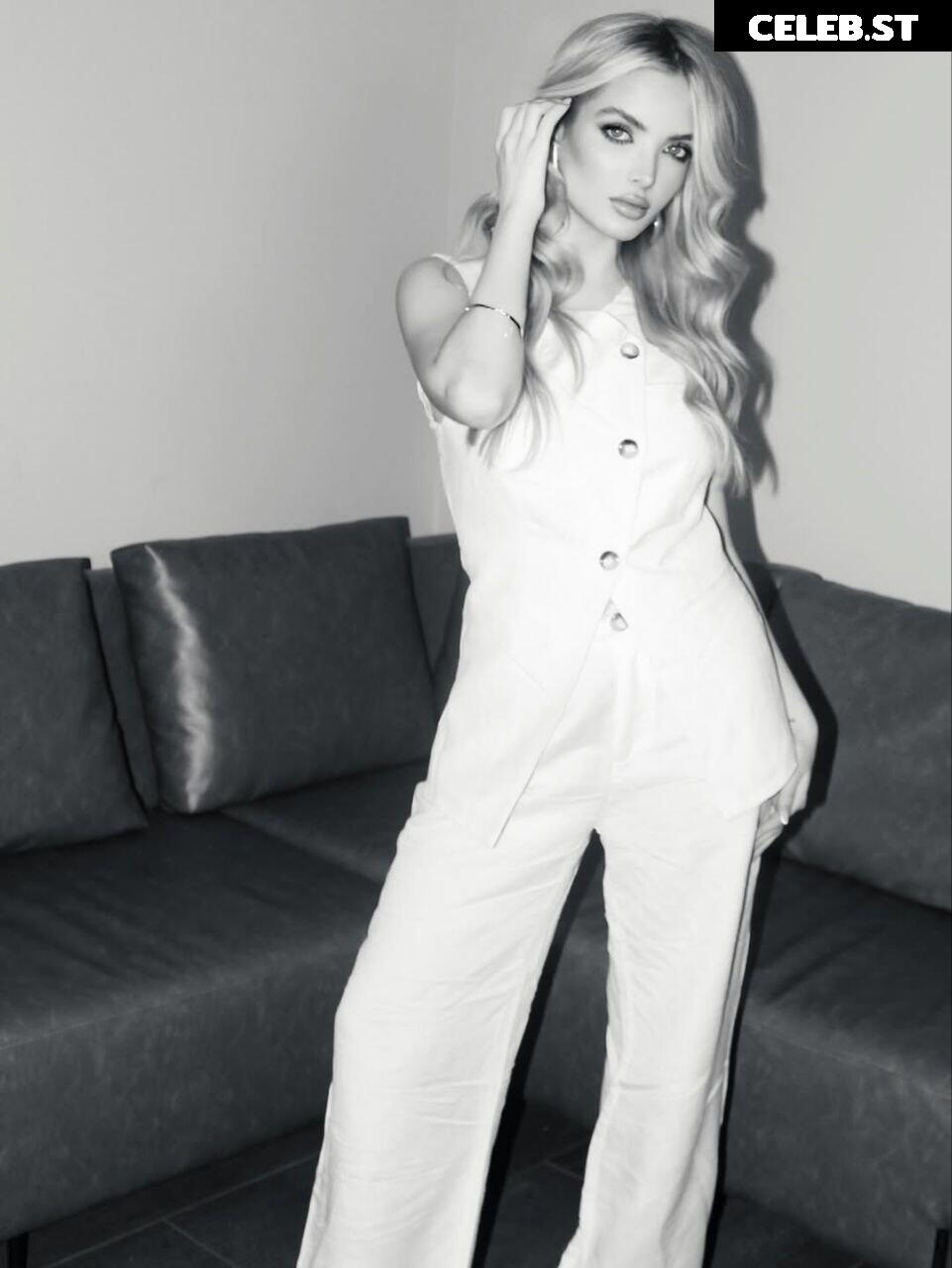 Giovanna Chaves Image 23077173