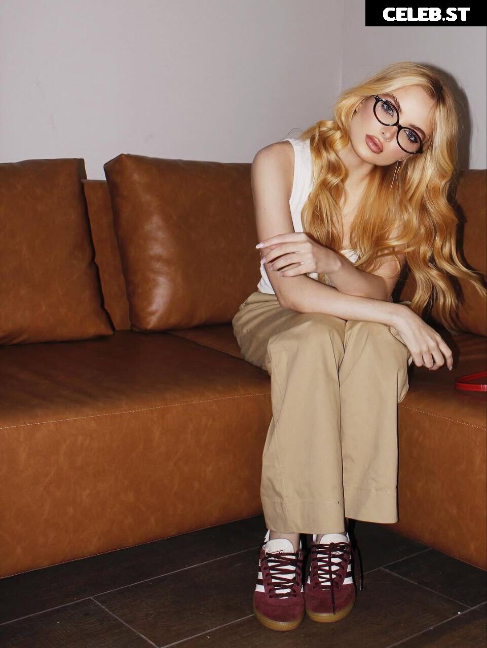 Giovanna Chaves Image 23077171
