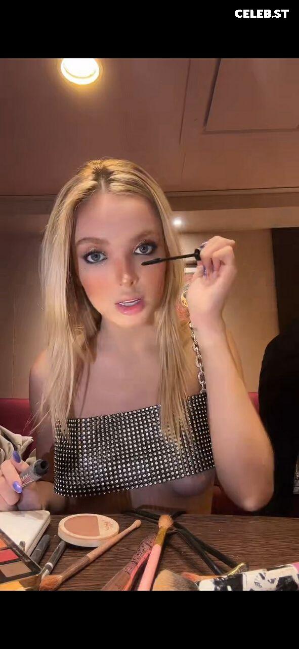Giovanna Chaves Image 23077033