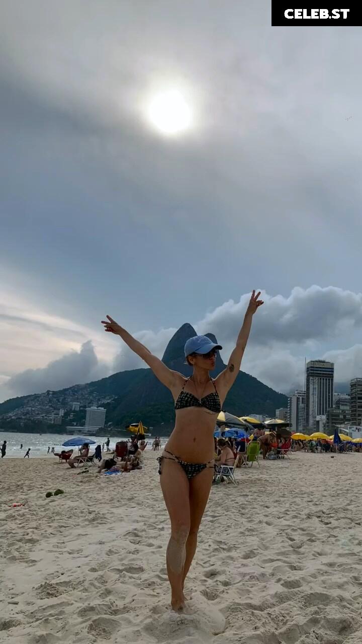 Fernanda De Freitas Image 23076991