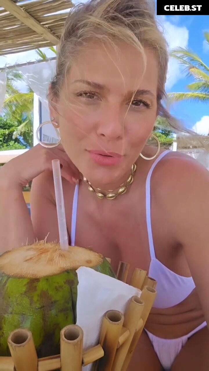 Lívia Andrade Image 23073946