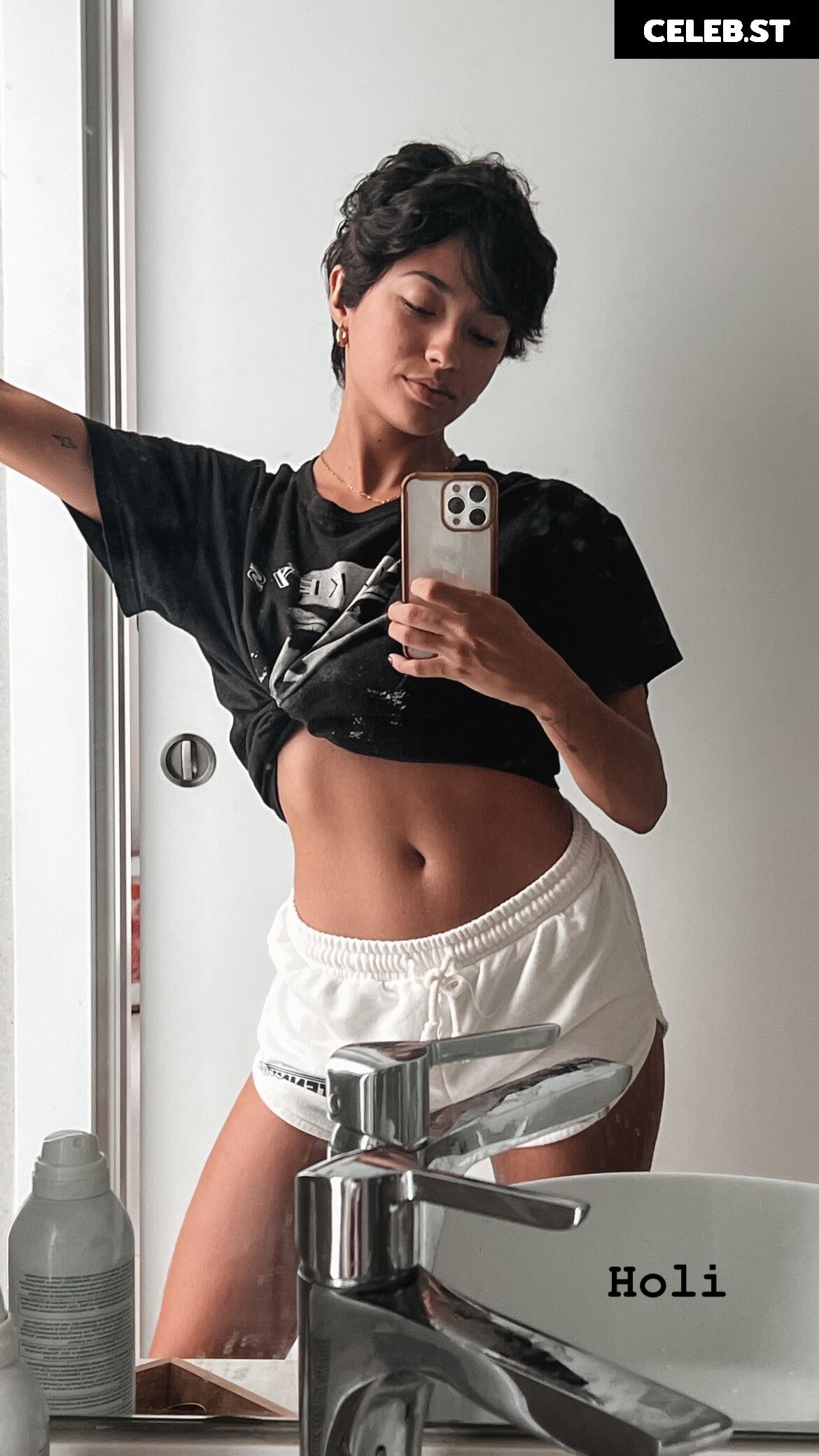 Carolina Oliveira Image 23079132