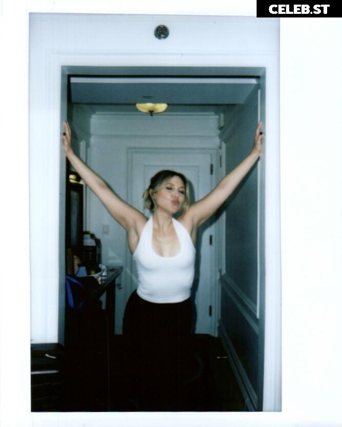 Taylor Tomlinson Image 23048993
