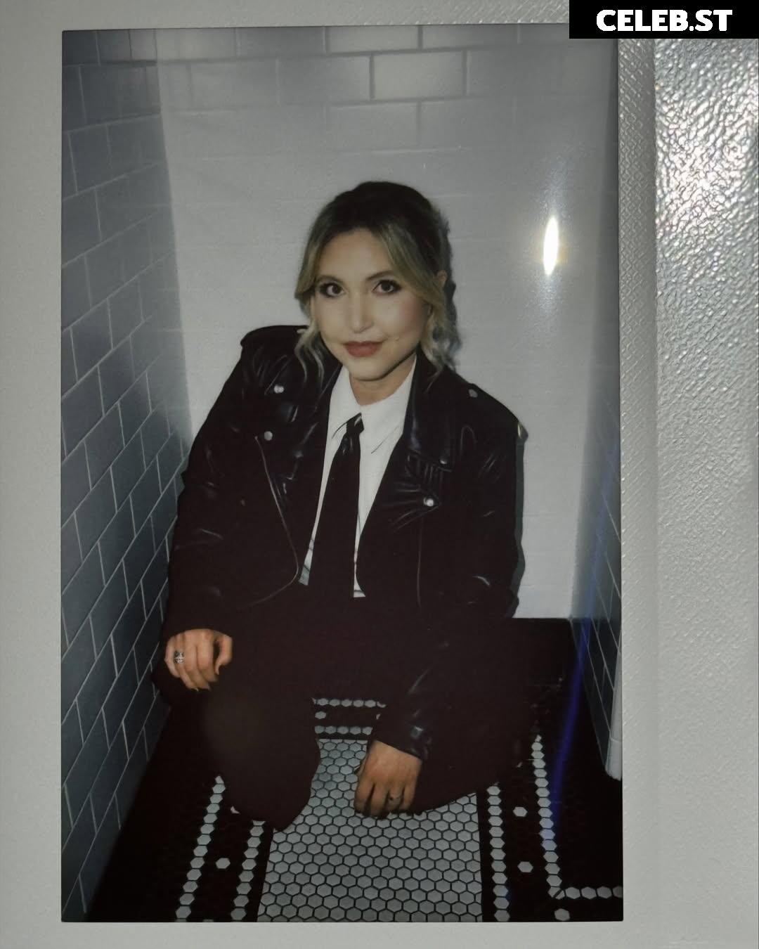 Taylor Tomlinson Image 23048999