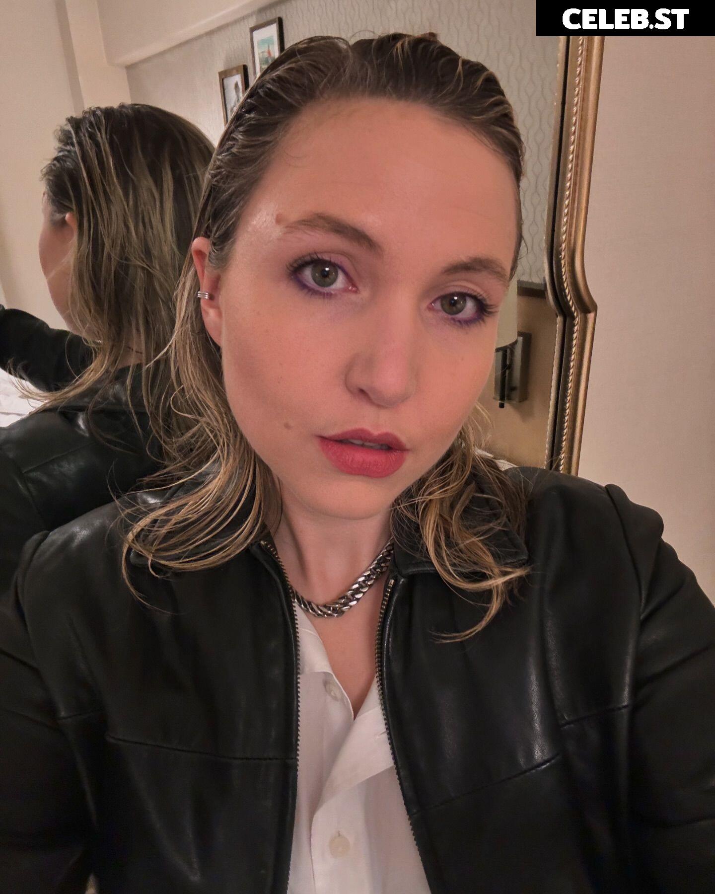 Taylor Tomlinson Image 23048954