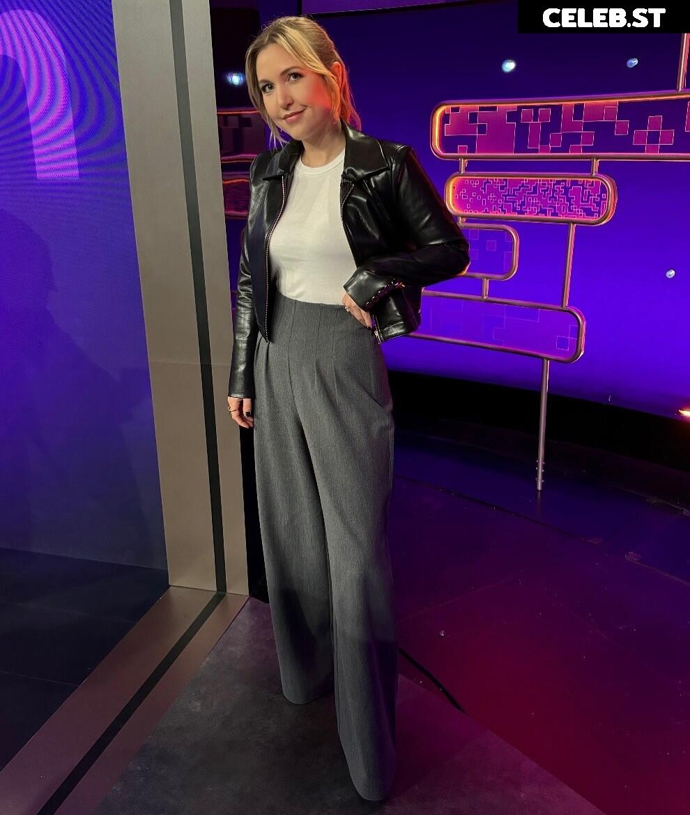 Taylor Tomlinson Image 23048948