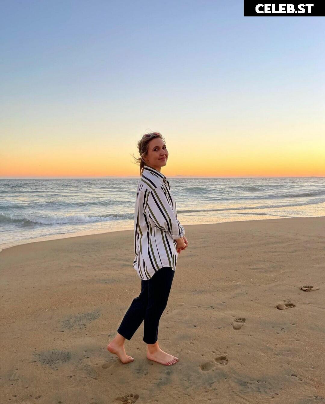 Taylor Tomlinson Image 23048884