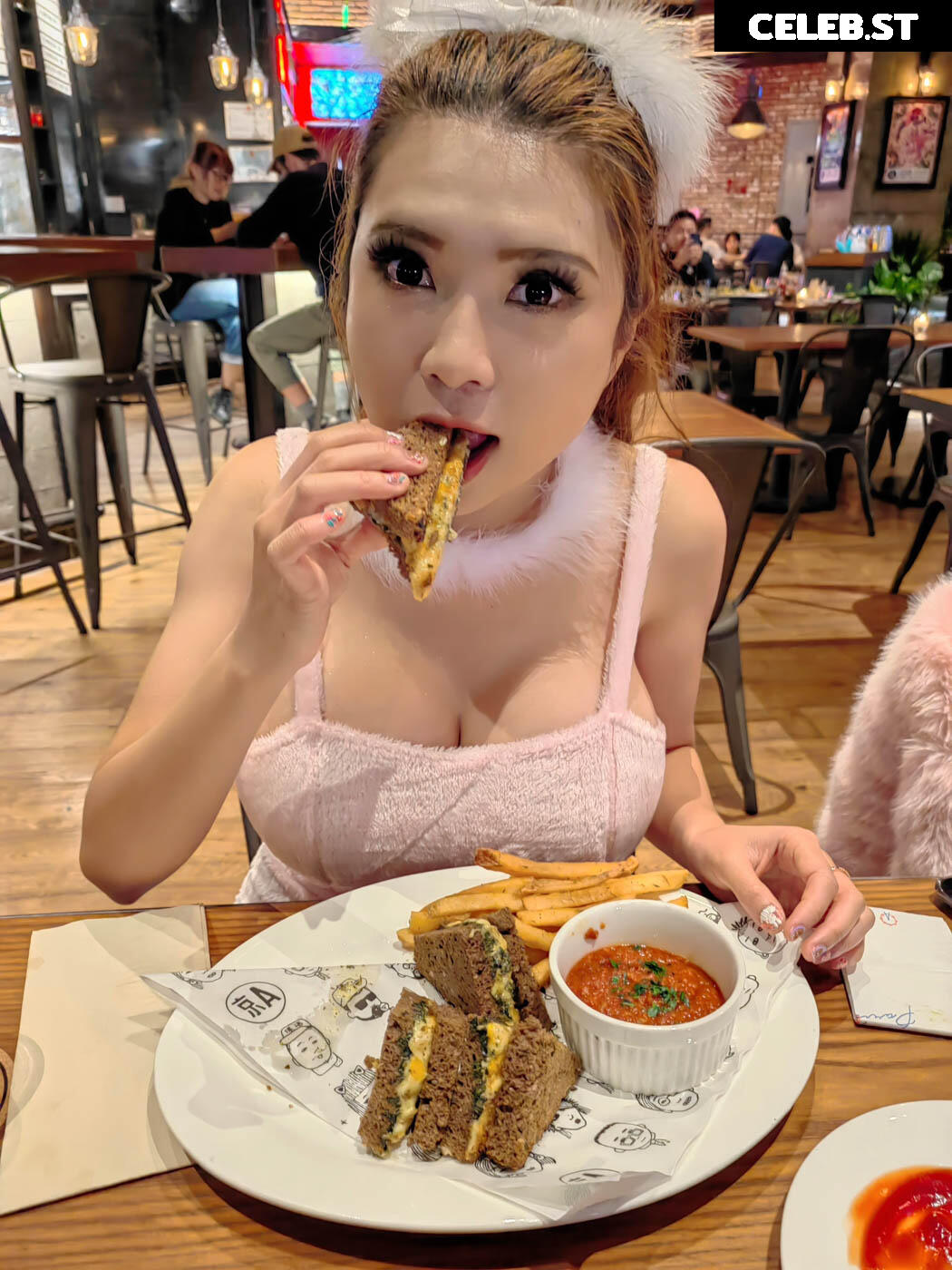 Naomi "SexyCyborg" Wu Image 23043917
