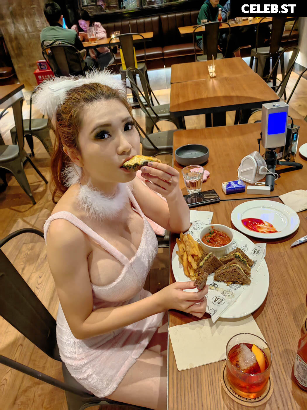 Naomi "SexyCyborg" Wu Image 23043918