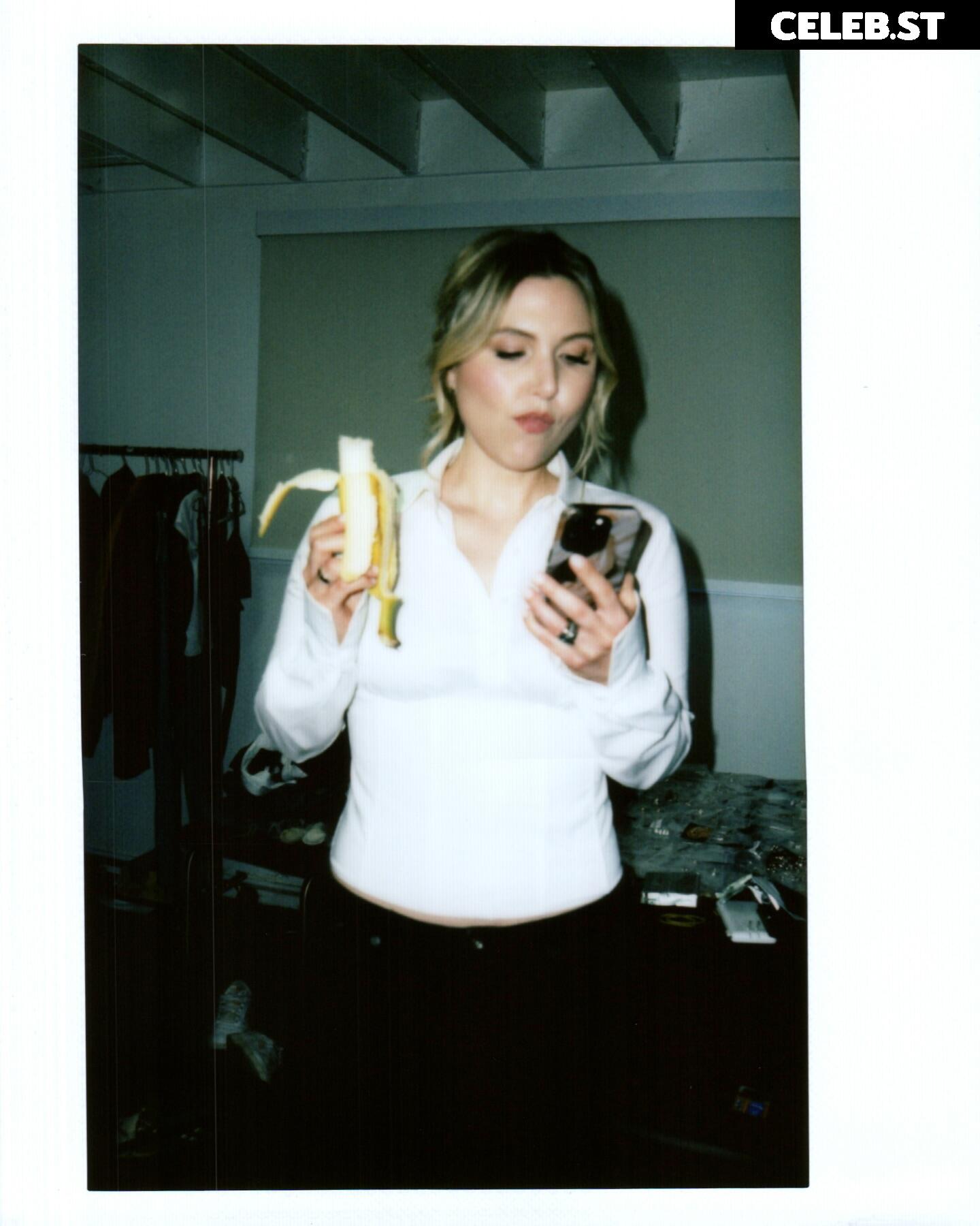 Taylor Tomlinson Image 23049015