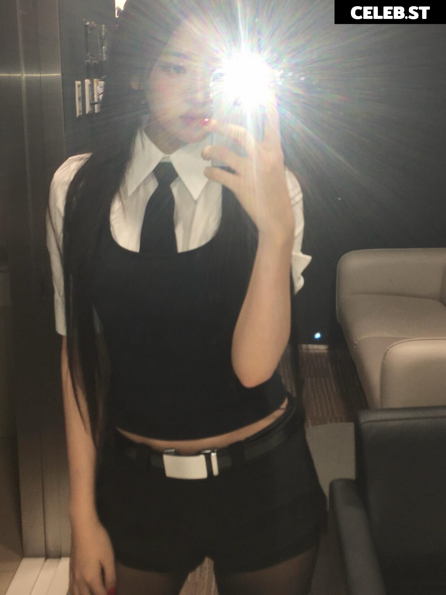 An Yujin 안유진 | YUJIN Image 23028983