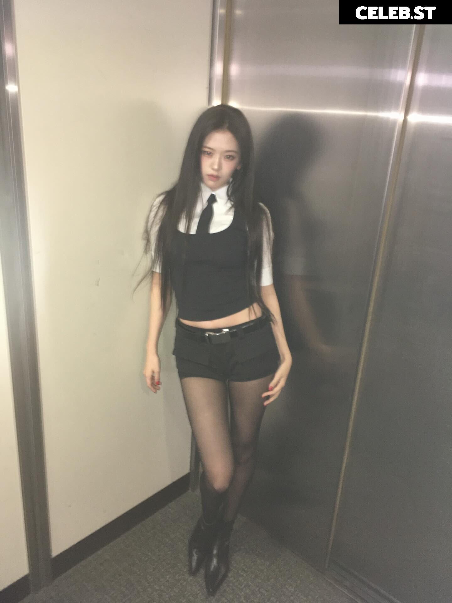 An Yujin 안유진 | YUJIN Image 23028980