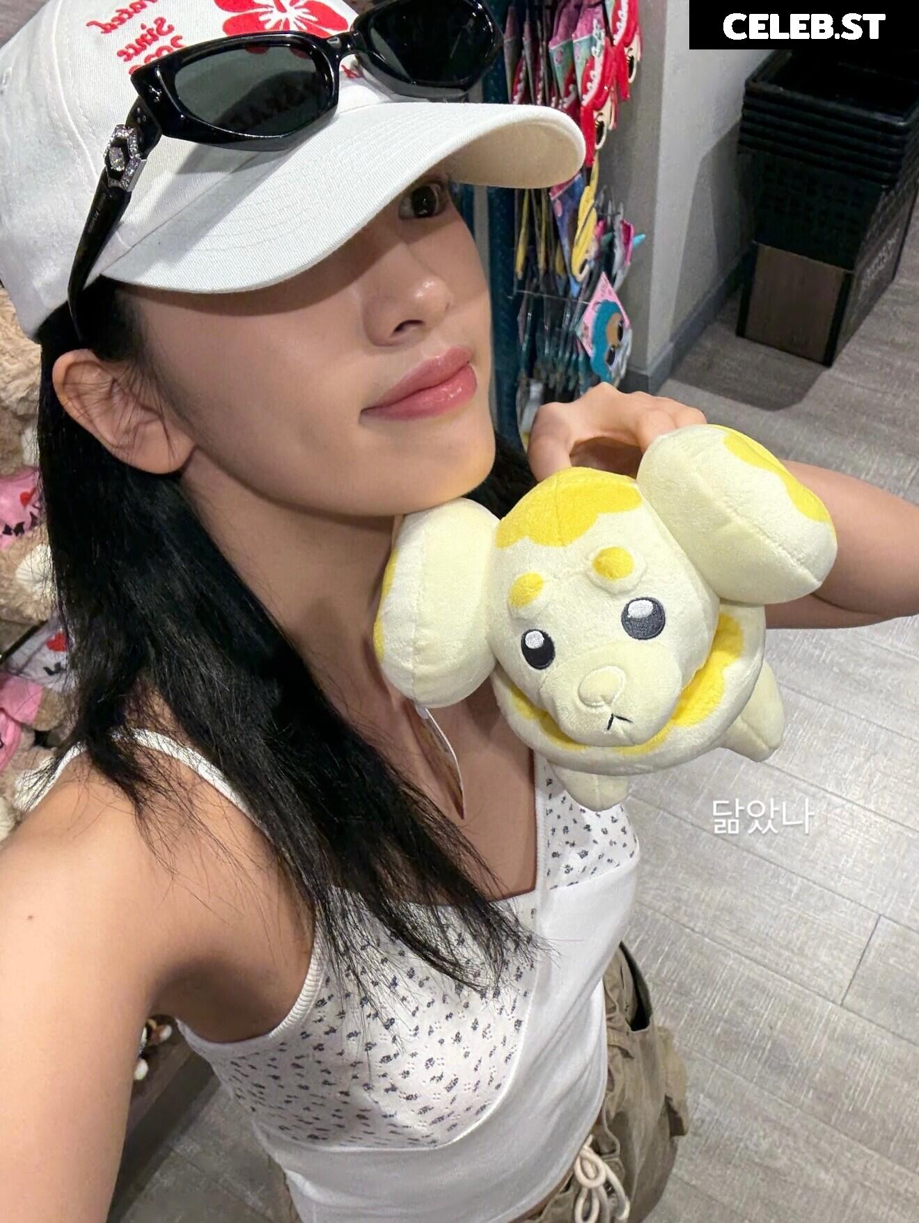 An Yujin 안유진 | YUJIN Image 23028913