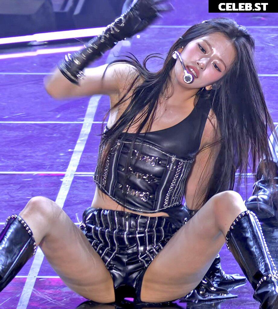 An Yujin 안유진 | YUJIN Image 23028900