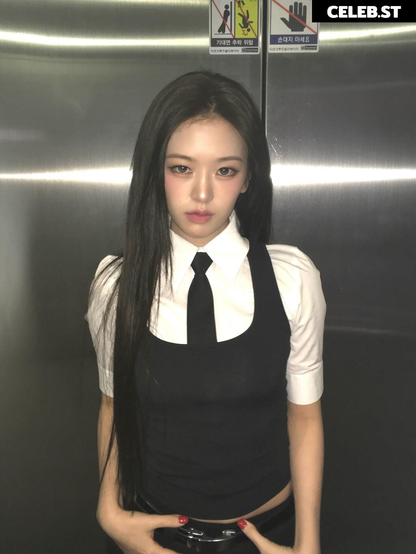 An Yujin 안유진 | YUJIN Image 23028978