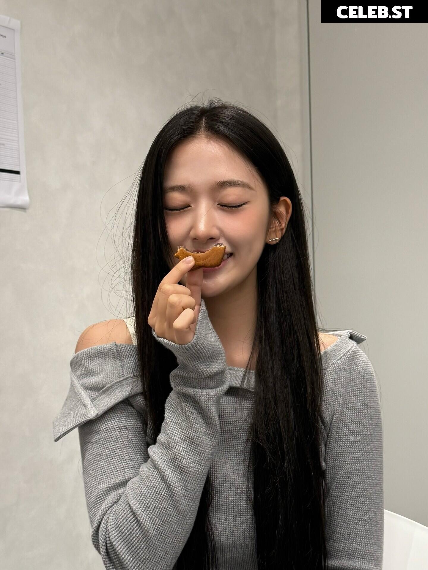 An Yujin 안유진 | YUJIN Image 23028823