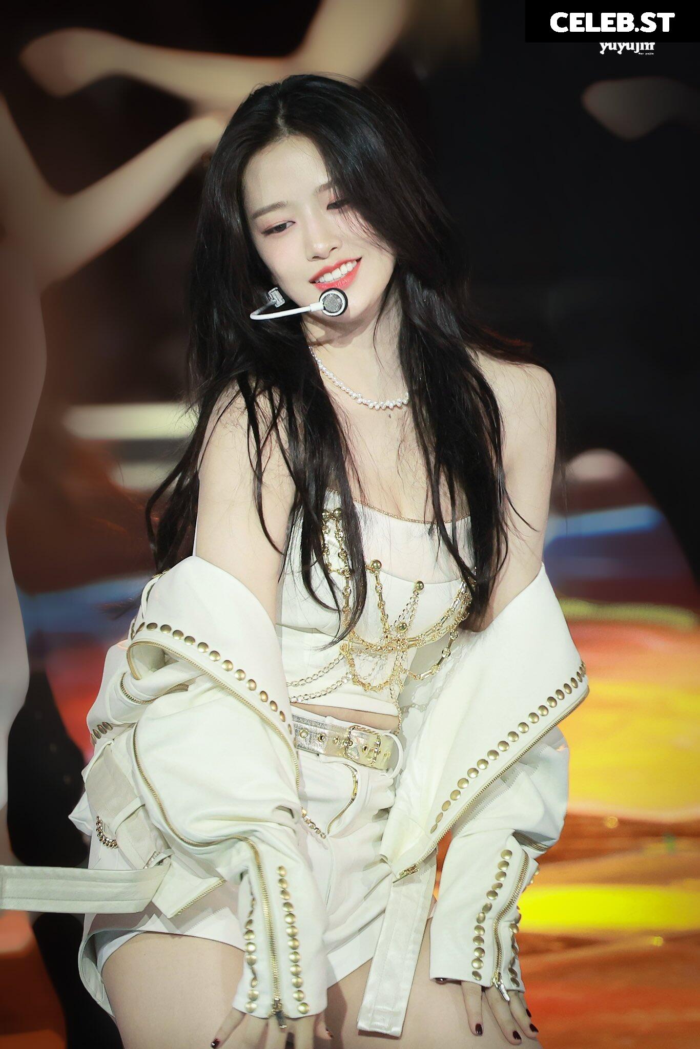 An Yujin 안유진 | YUJIN Image 23028571