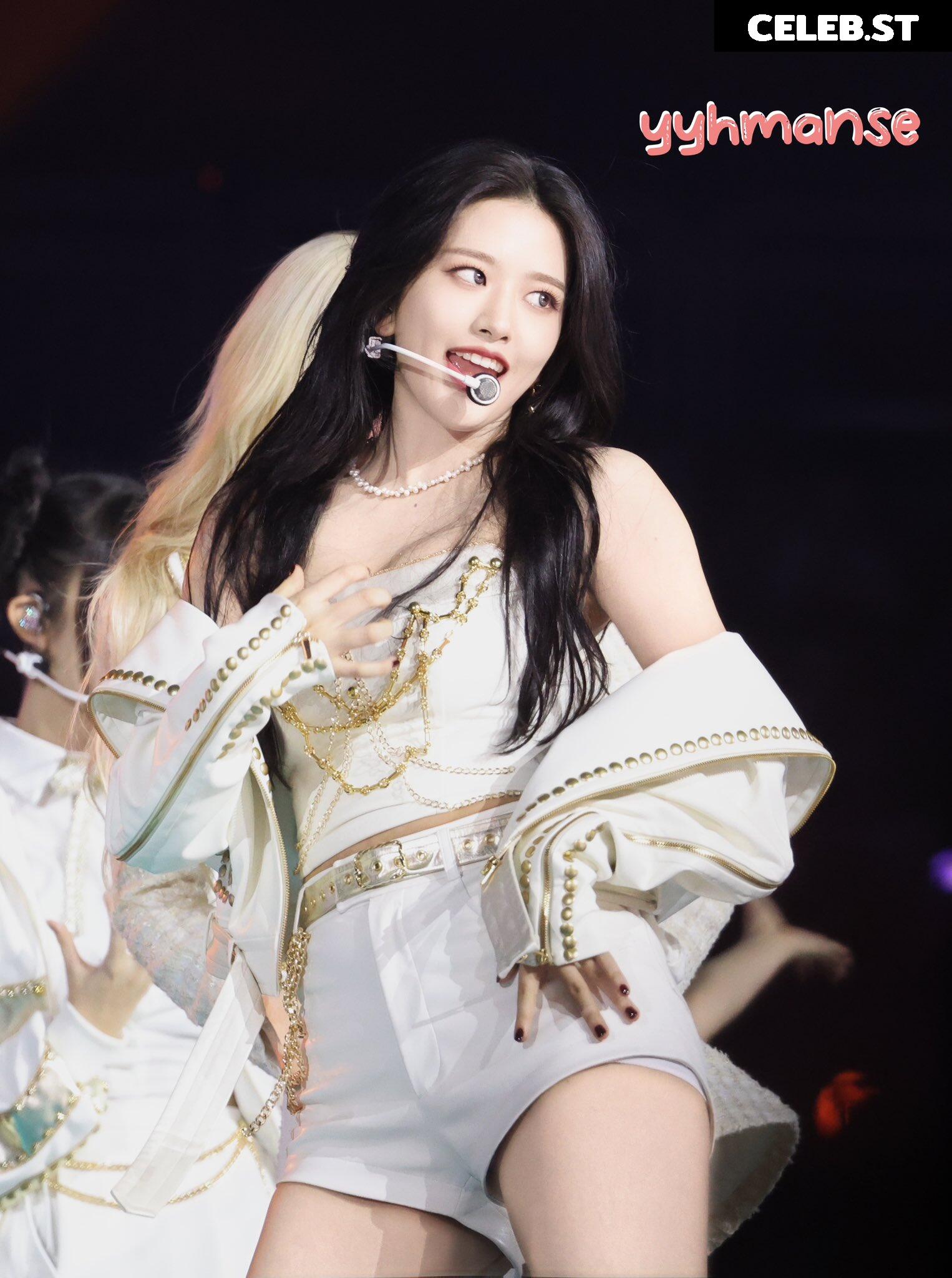 An Yujin 안유진 | YUJIN Image 23028574