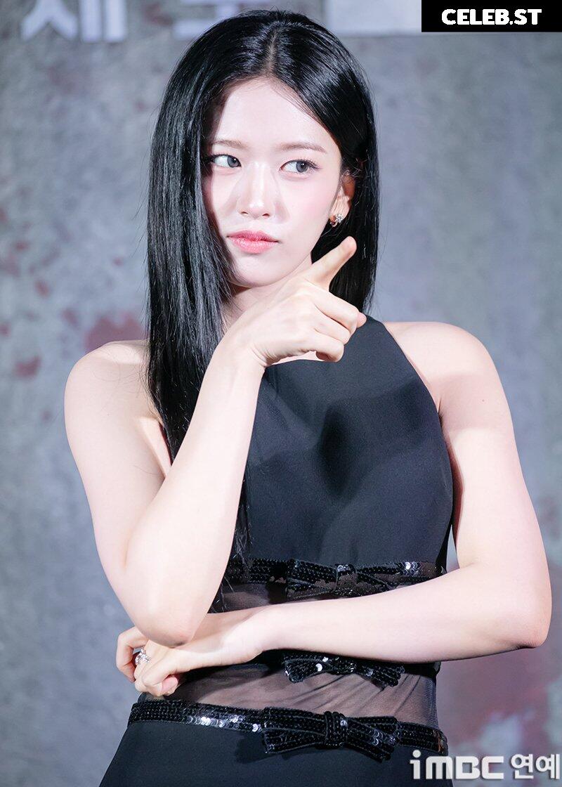 An Yujin 안유진 | YUJIN Image 23028765