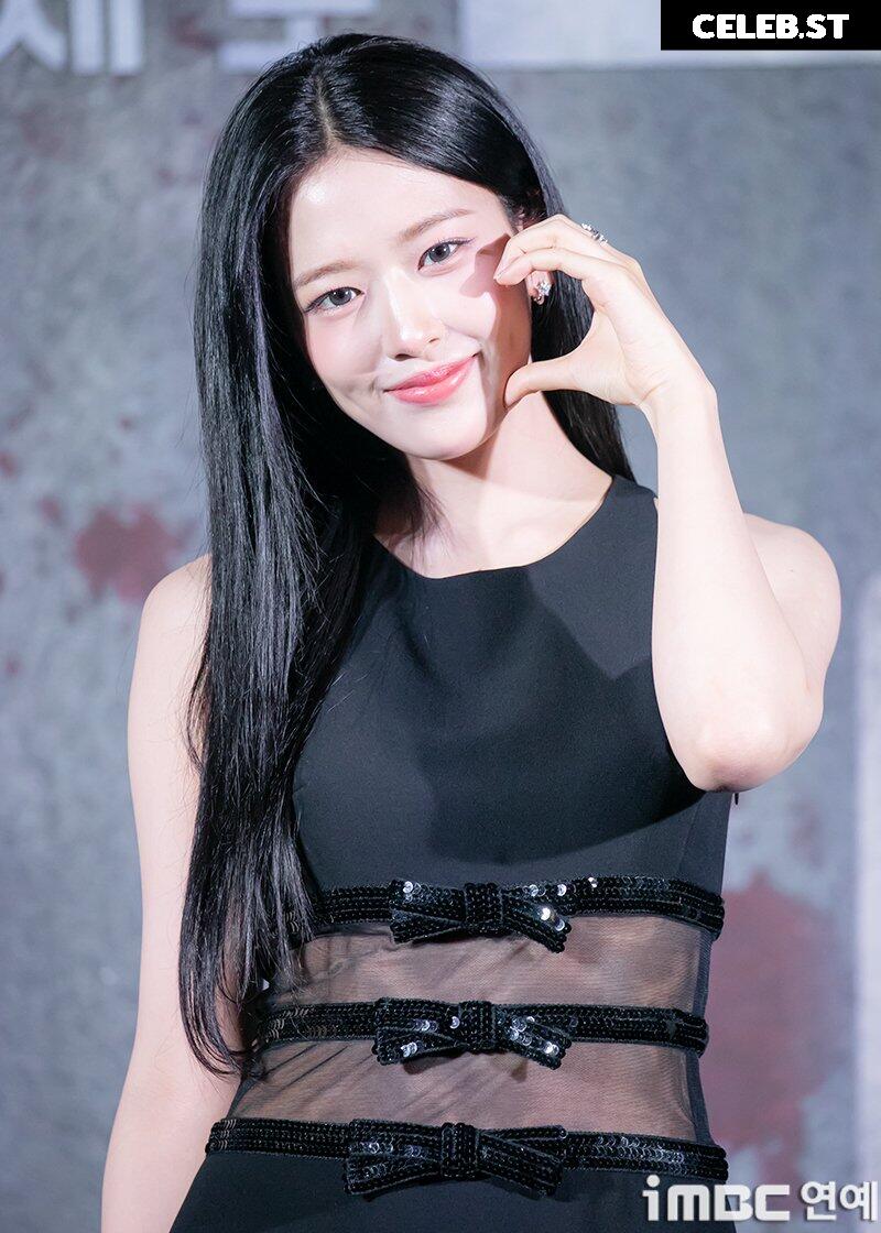 An Yujin 안유진 | YUJIN Image 23028751