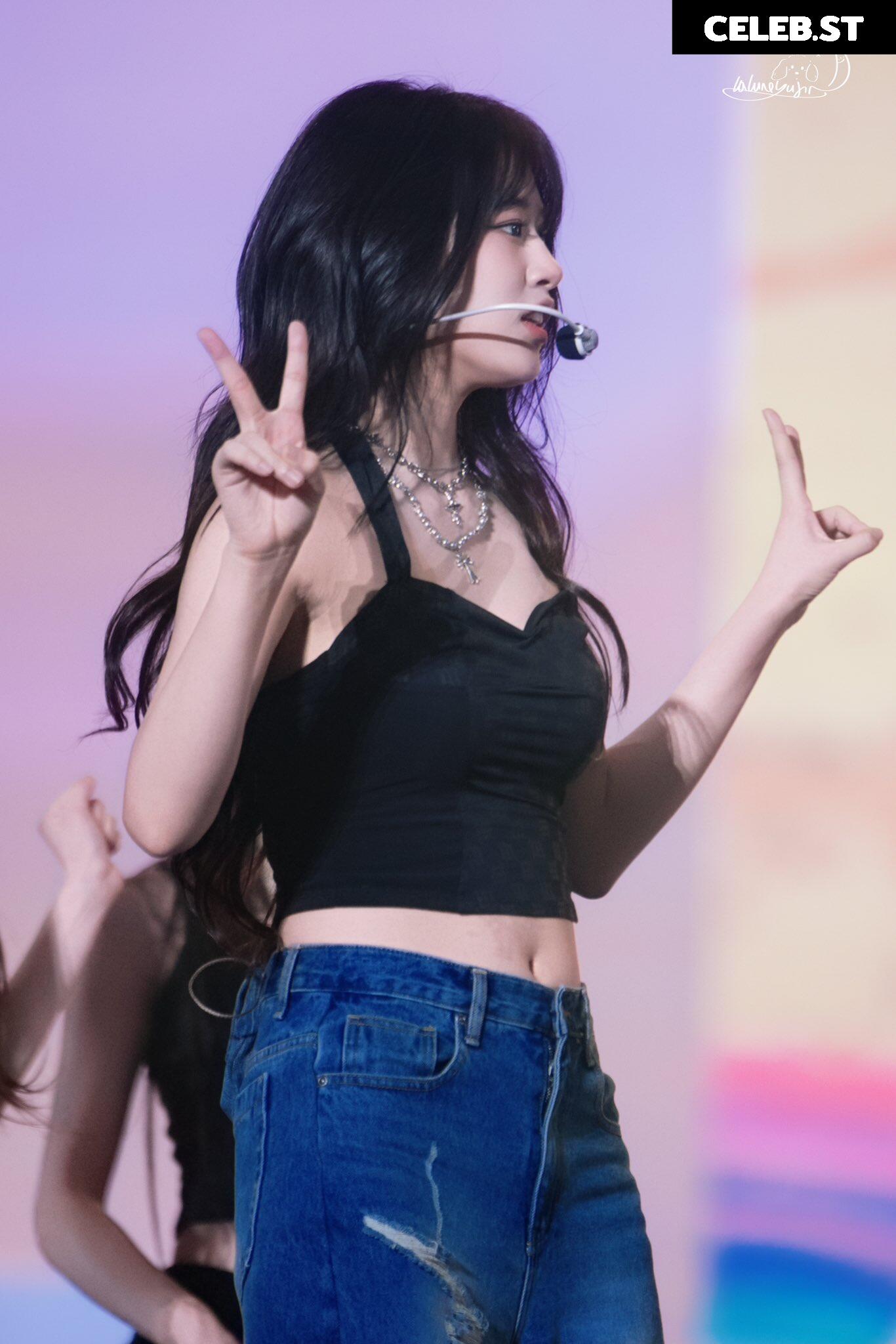 An Yujin 안유진 | YUJIN Image 23028689