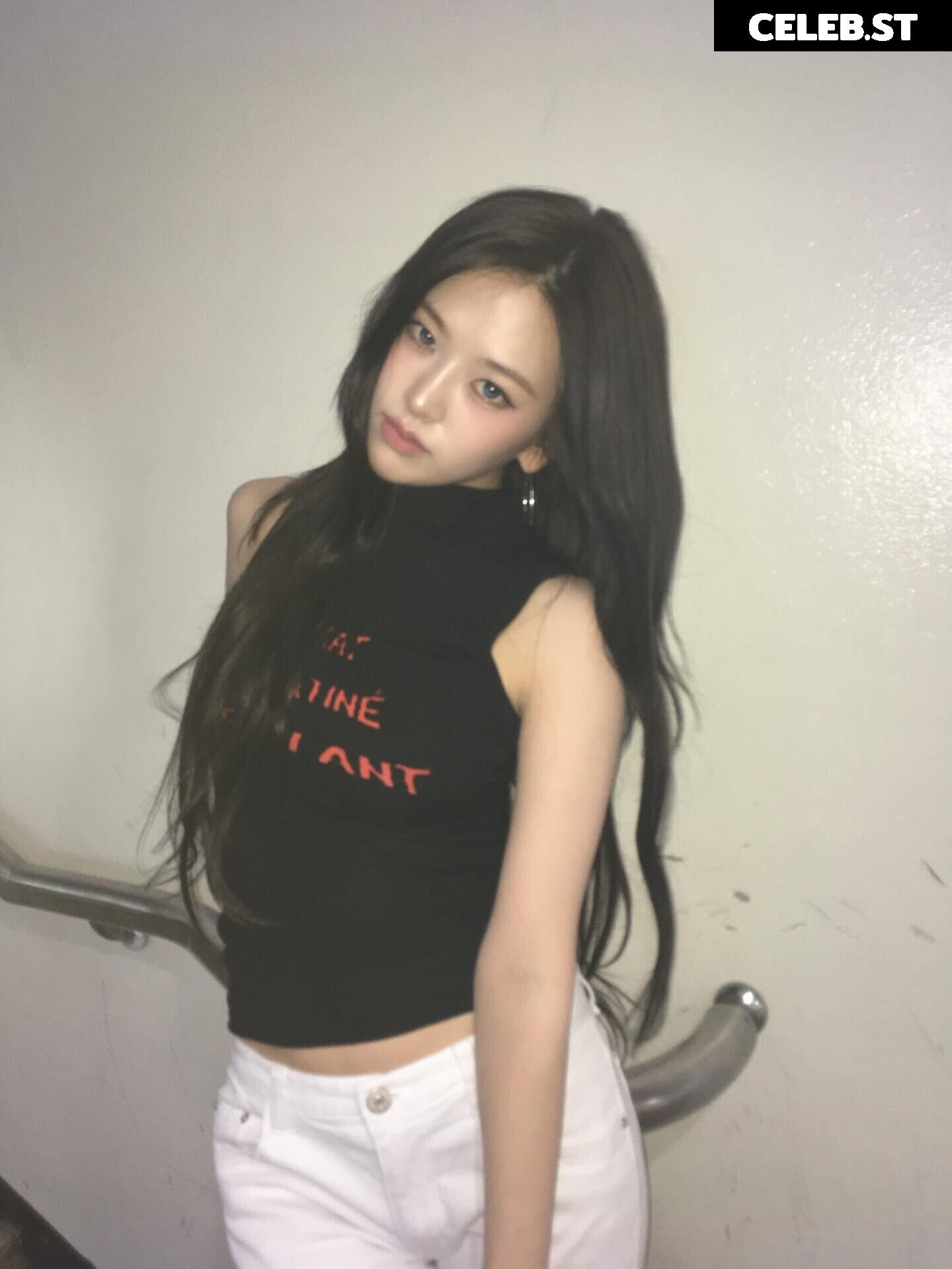 An Yujin 안유진 | YUJIN Image 23029003