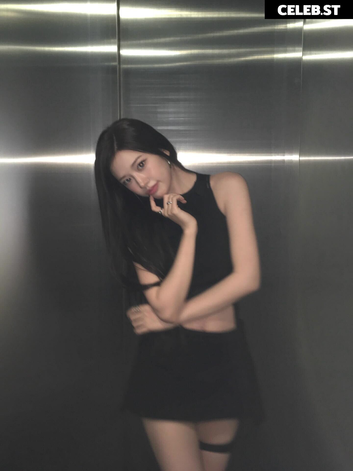 An Yujin 안유진 | YUJIN Image 23029050