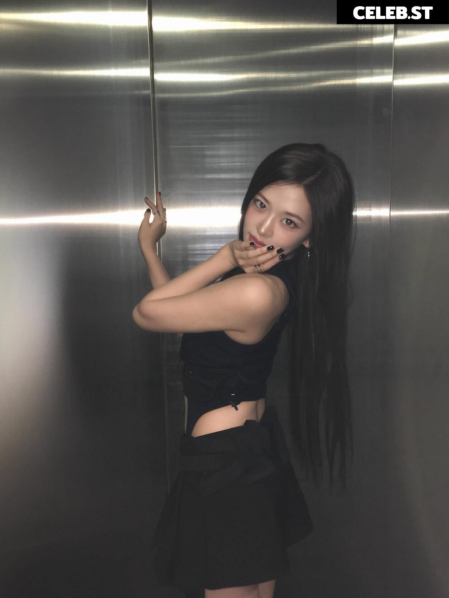 An Yujin 안유진 | YUJIN Image 23029047