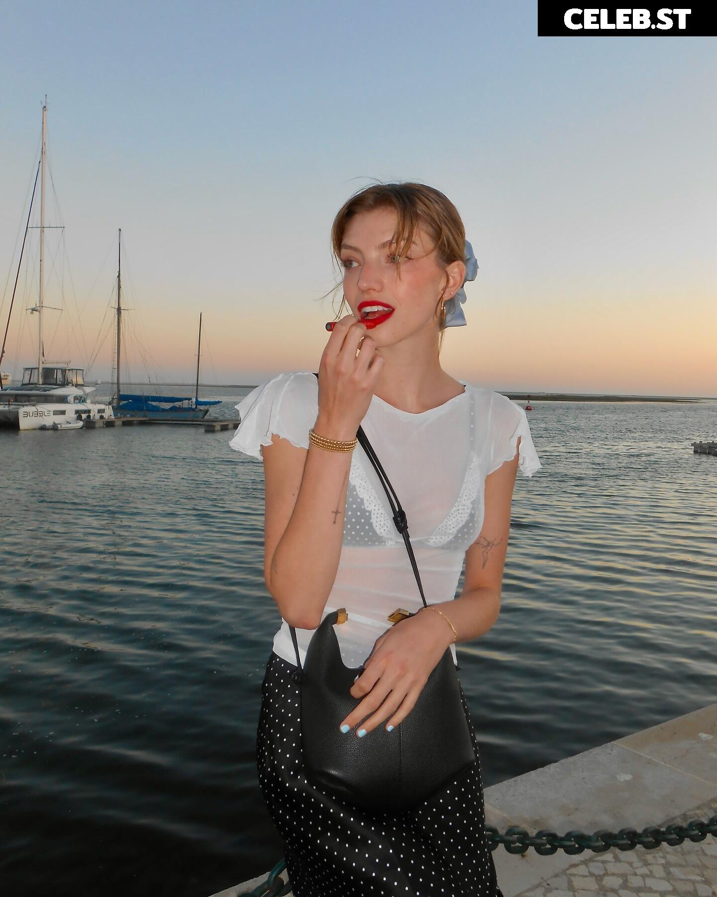 Niamh Adkins Image 23030118