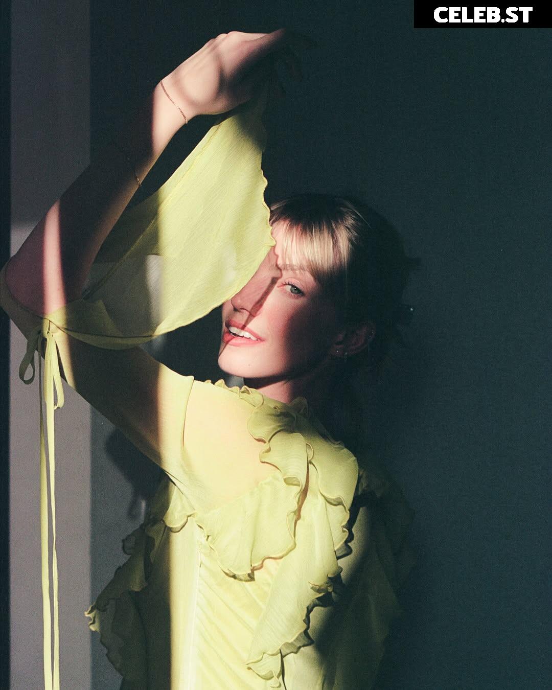 Niamh Adkins Image 23030207