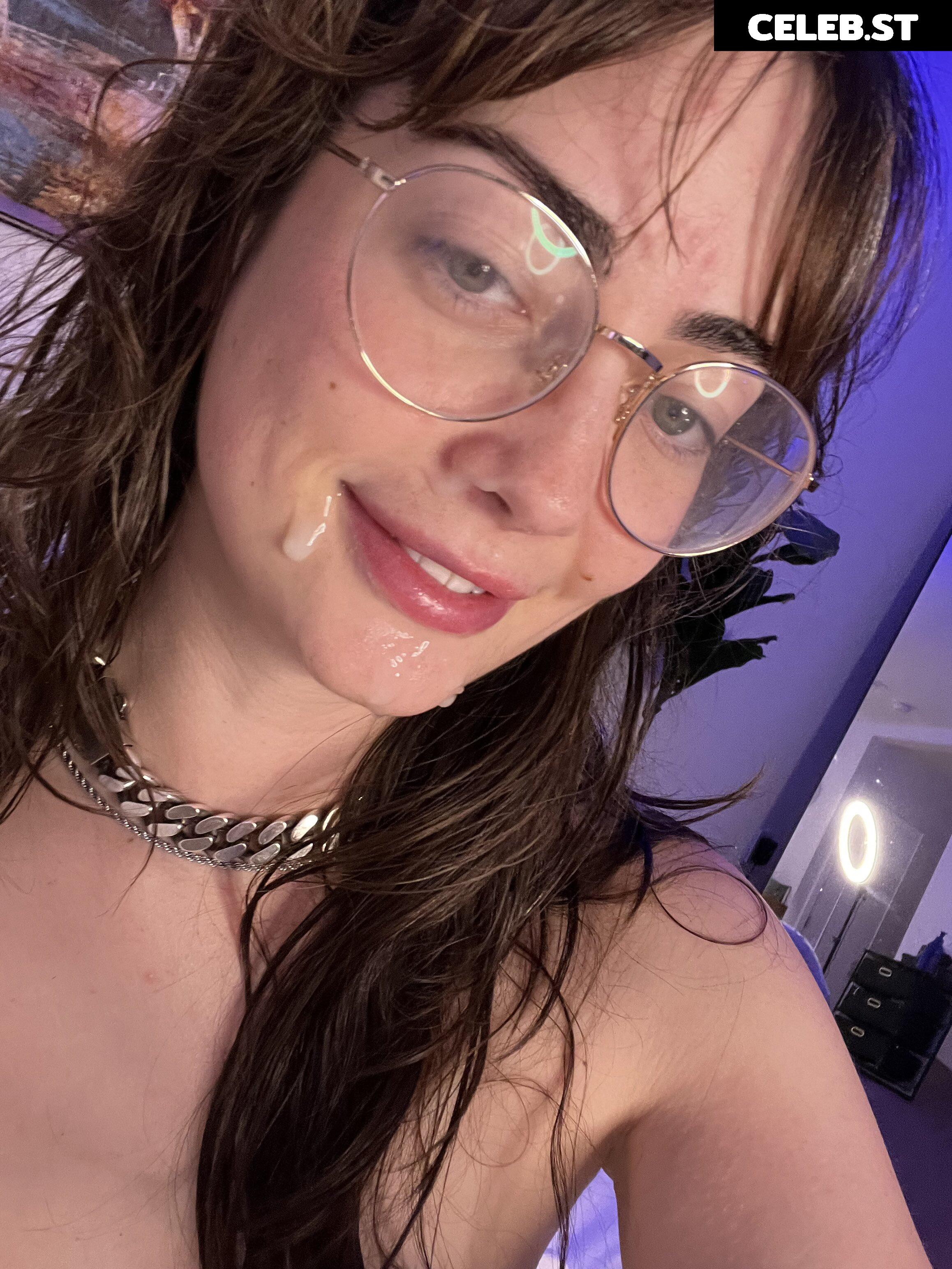 yungllamacita / Lily Alcott Image 23033717