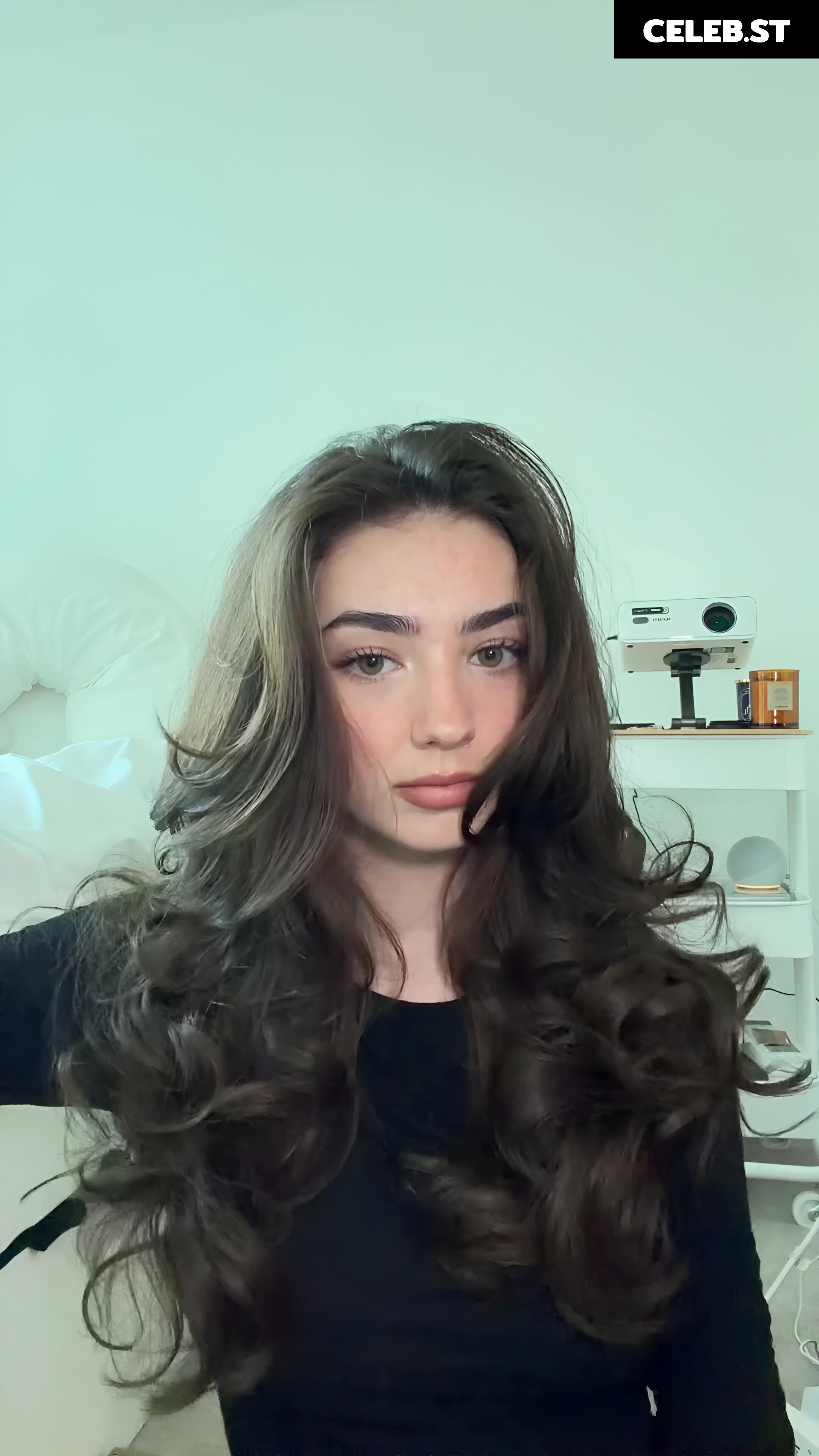 Lyzzahh / lizaseri Image 23001172