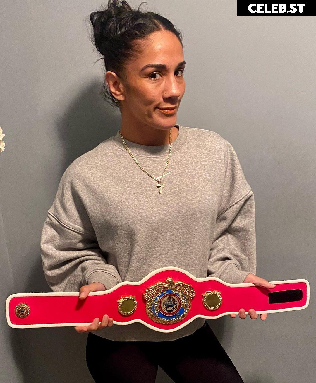 Amanda Serrano / Puerto Rican Boxer Image 23088685