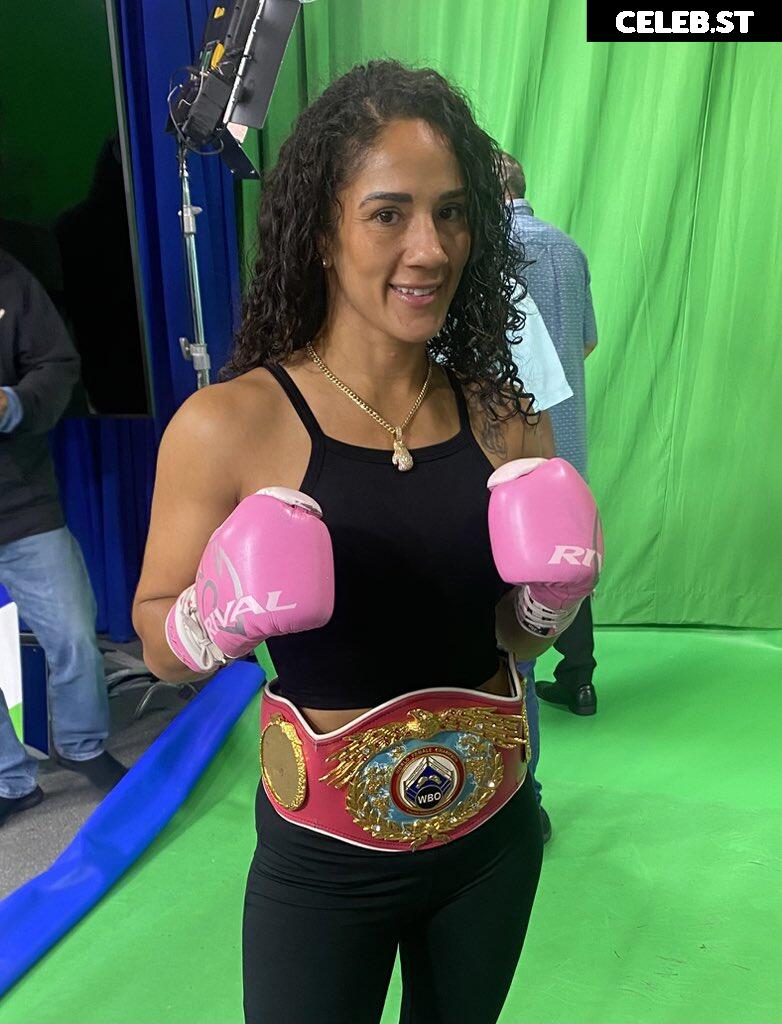 Amanda Serrano / Puerto Rican Boxer Image 23088663