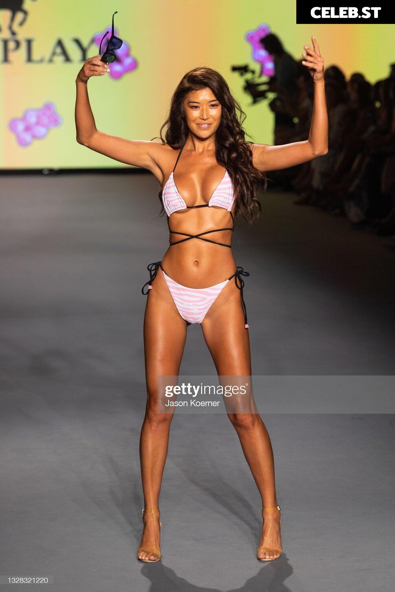 Jenn Lee / Jennifer Lee / jennleezy Image 23082596