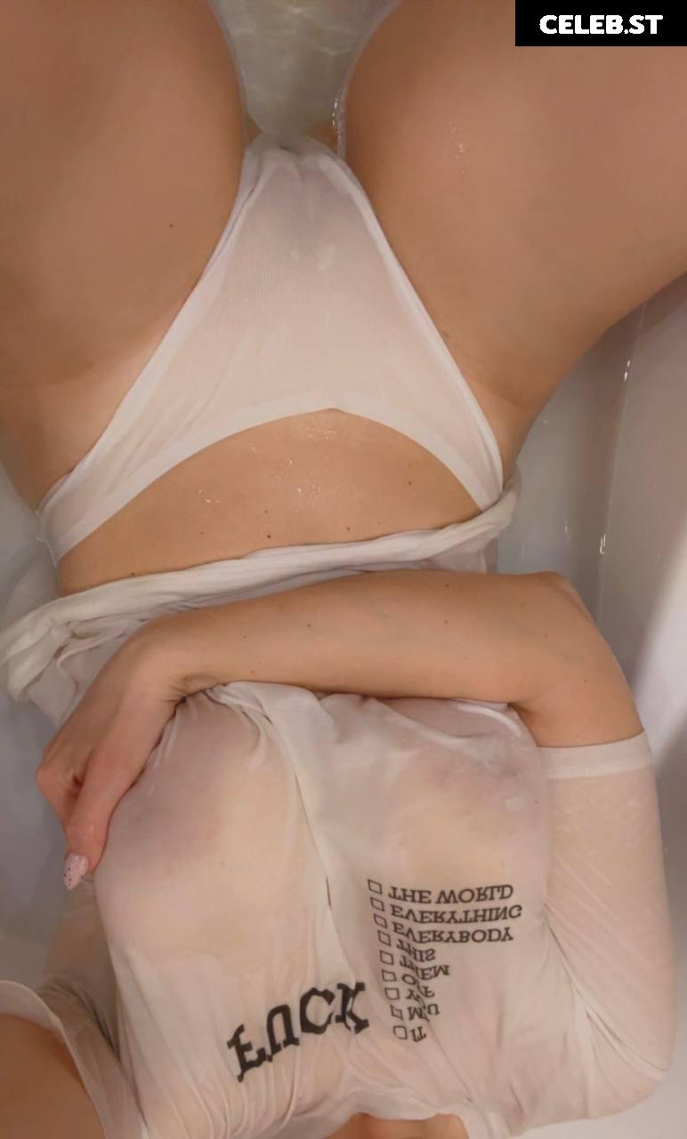 Fit_Flower9710 / innerworldxoxo Image 23089352