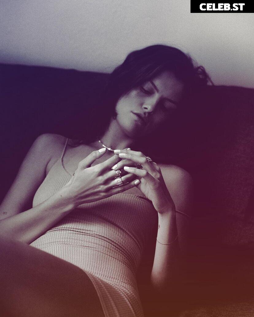 Vanessa Fuchs Image 2896875