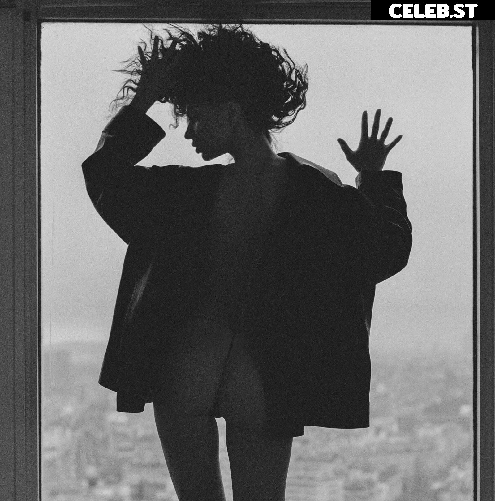 Emily Ratajkowski Image 2896454