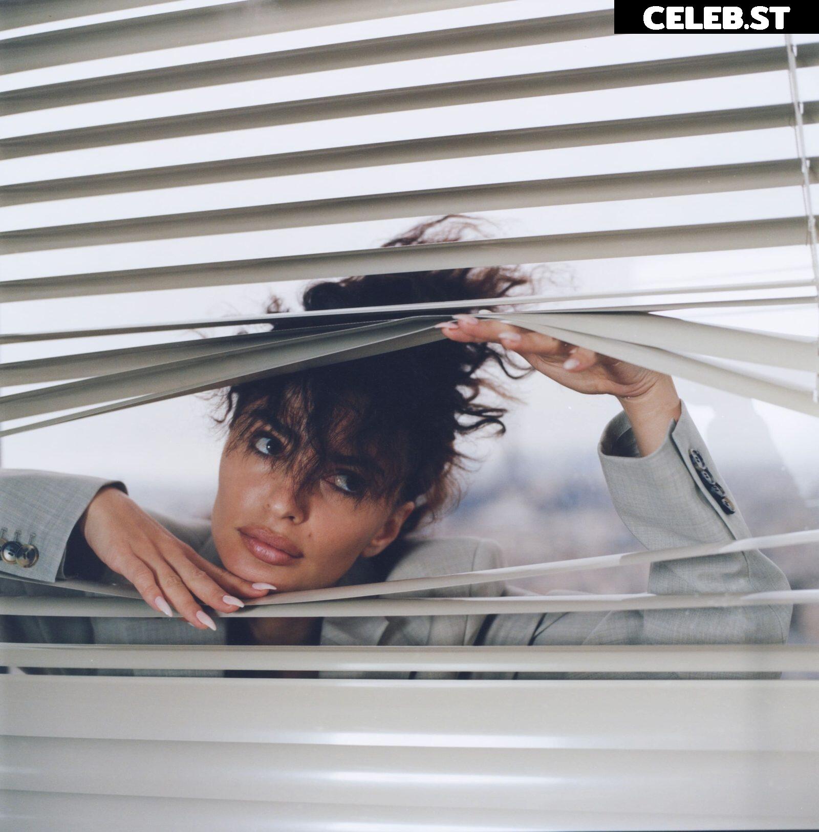 Emily Ratajkowski Image 2896409