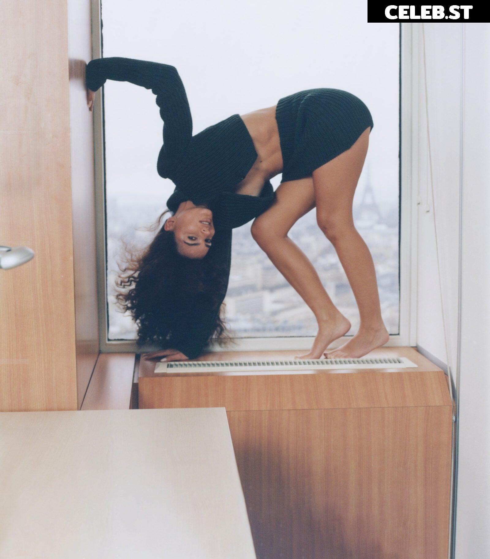 Emily Ratajkowski Image 2896425