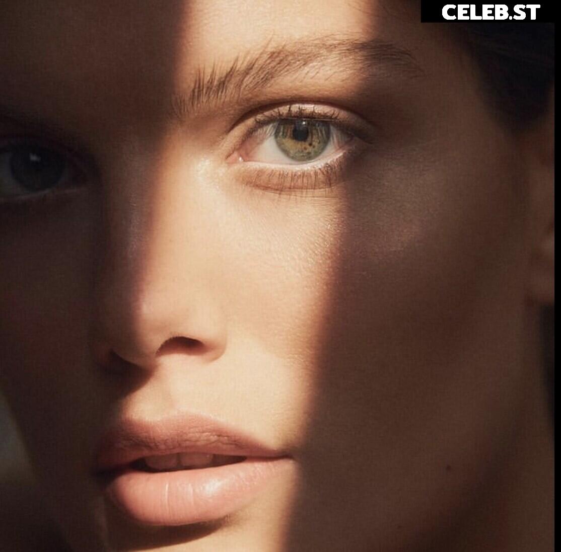 Vanessa Fuchs Image 2896760