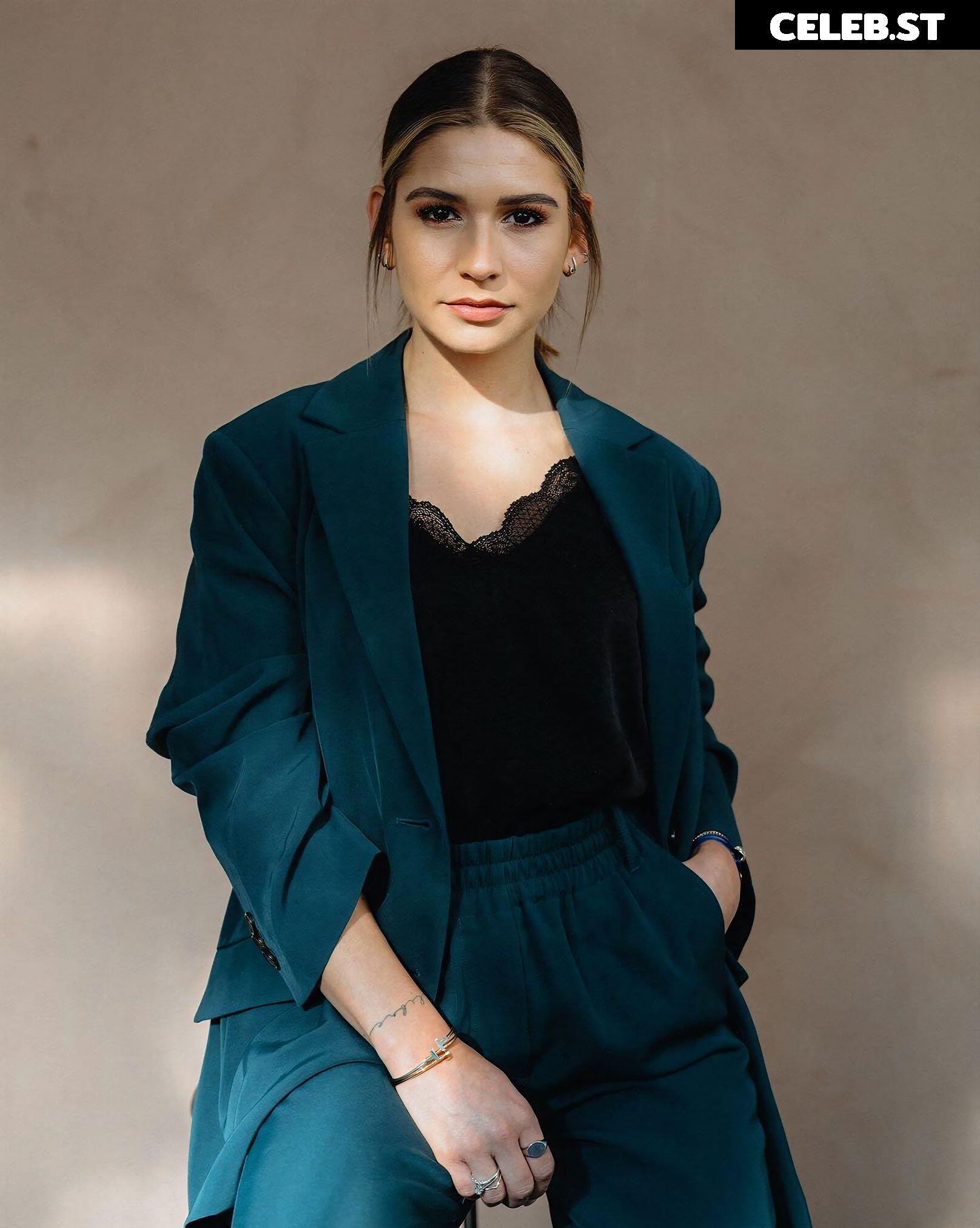 Jana Wosnitza Image 2885469