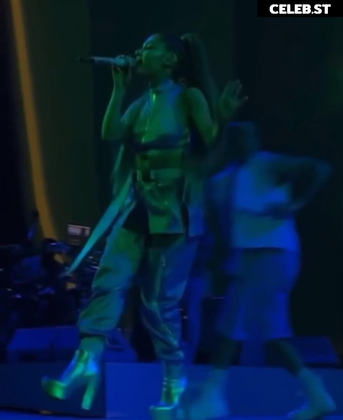 Ariana Grande Image 2885109