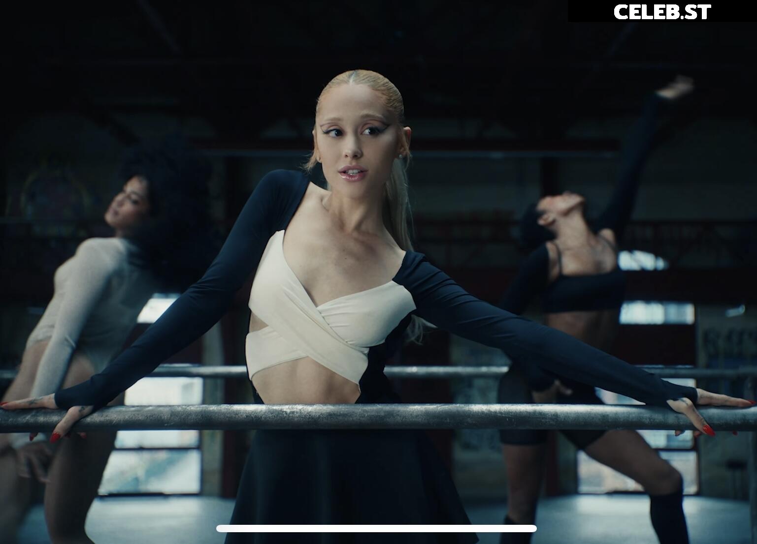 Ariana Grande Image 2885384