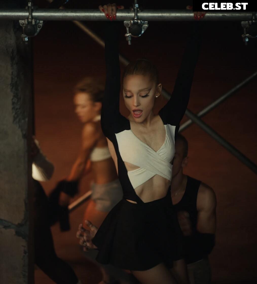 Ariana Grande Image 2885353