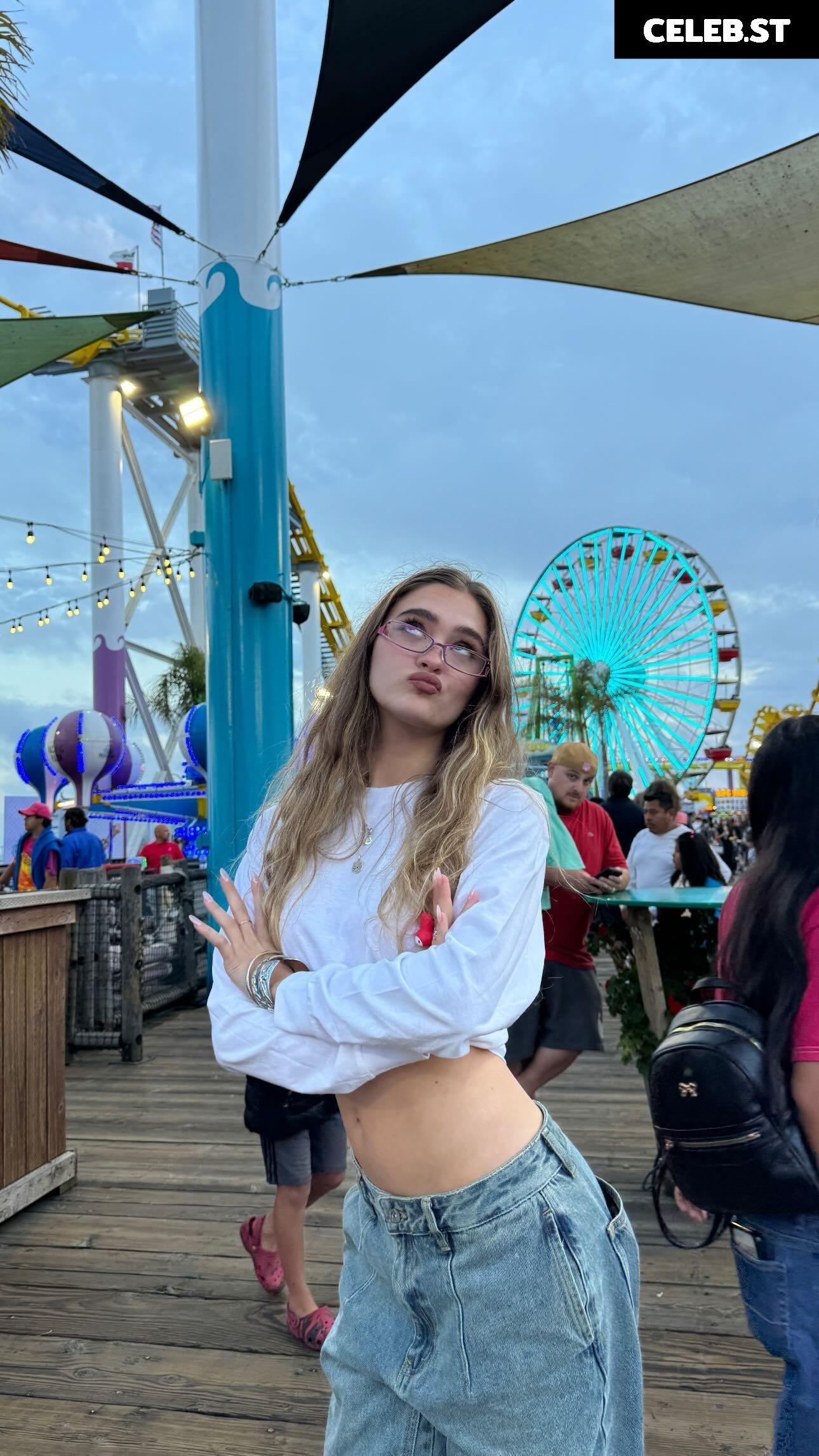Lizzy Greene Image 2884481