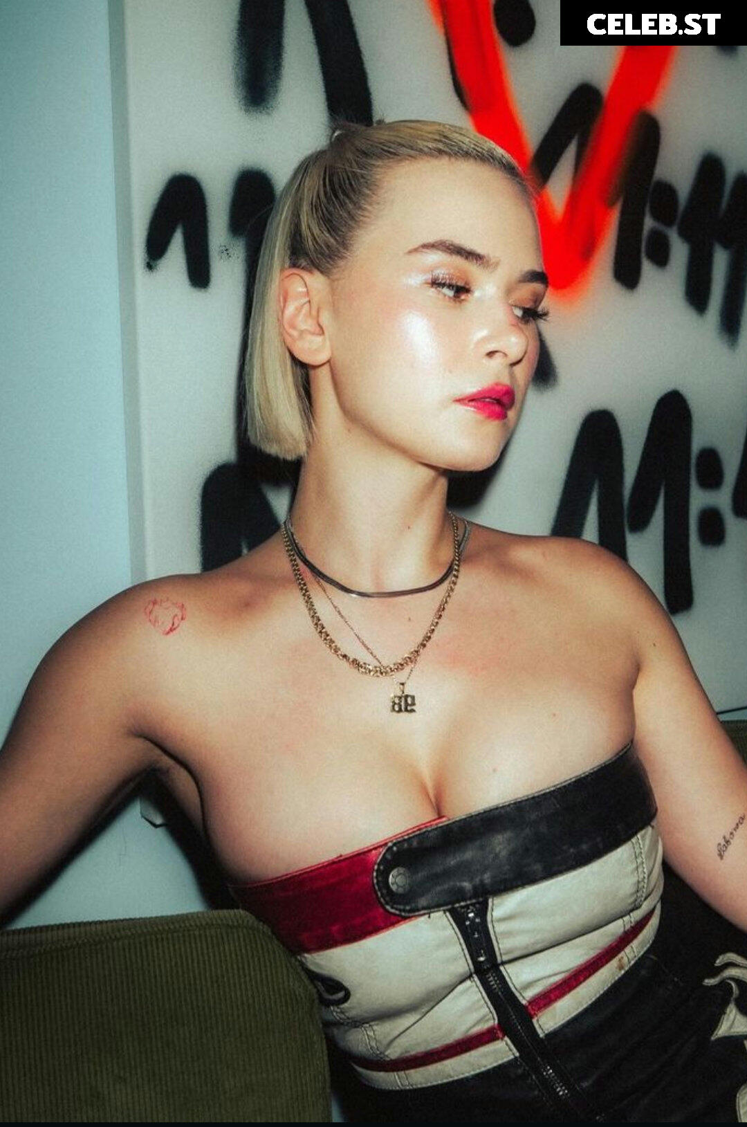 Mathea Image 2884125