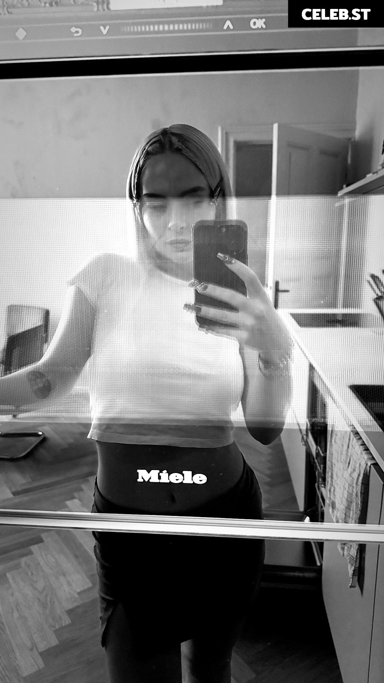 Mathea Image 2884028