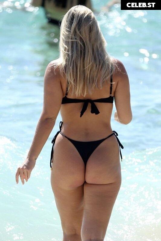 Natasha Oakley Image 2882597